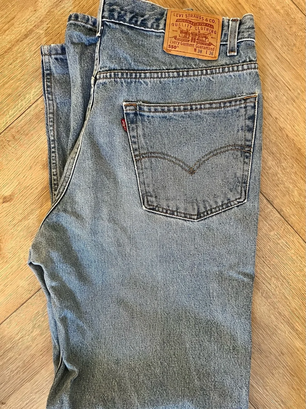 Levi's 550 Men's Relaxed Jeans in Light Blue Denim w38 L36